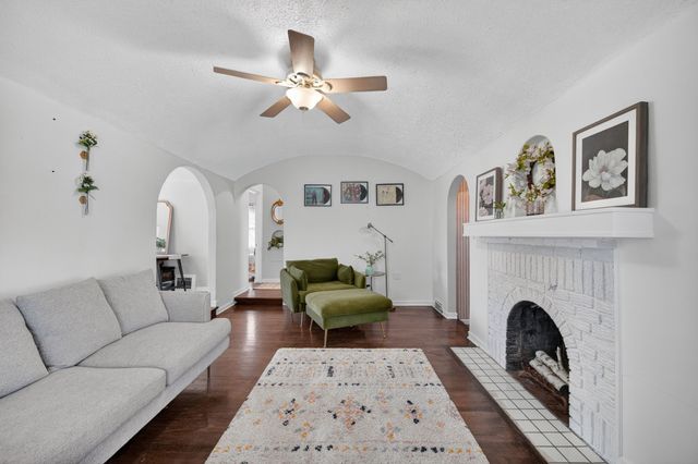 3109 E 9th Street, Des Moines, IA 50316