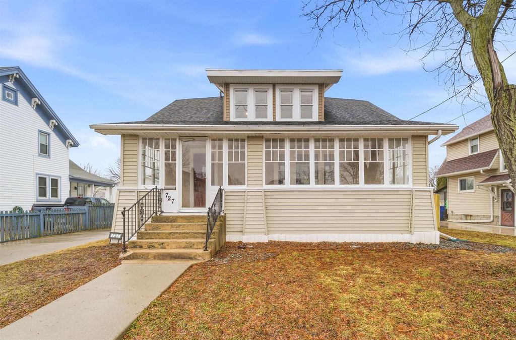 727 1ST STREET, Menasha, WI 54952