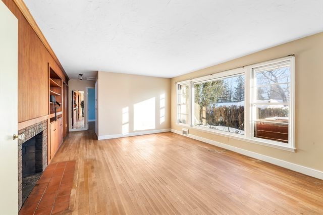 432 Mower St, Worcester, MA 01602