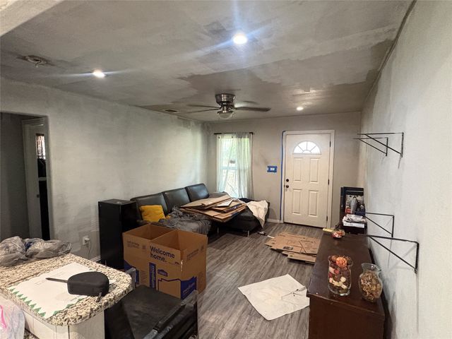 800 Lynda Drive, River Oaks, TX 76114