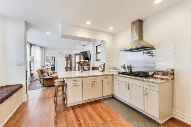 4553 S Ellis Avenue, Chicago, IL 60653