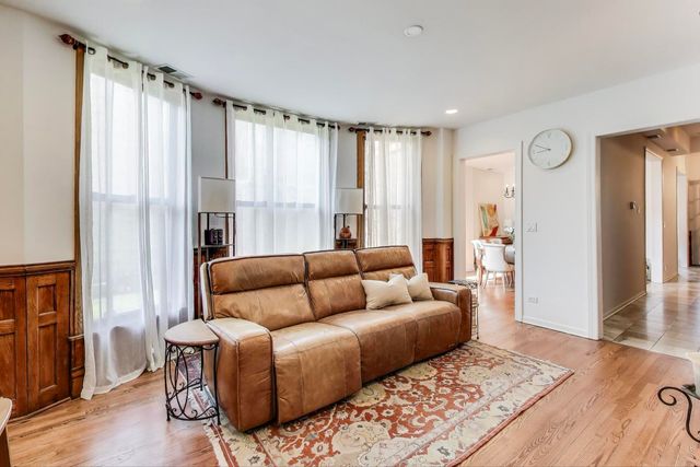 4553 S Ellis Avenue, Chicago, IL 60653