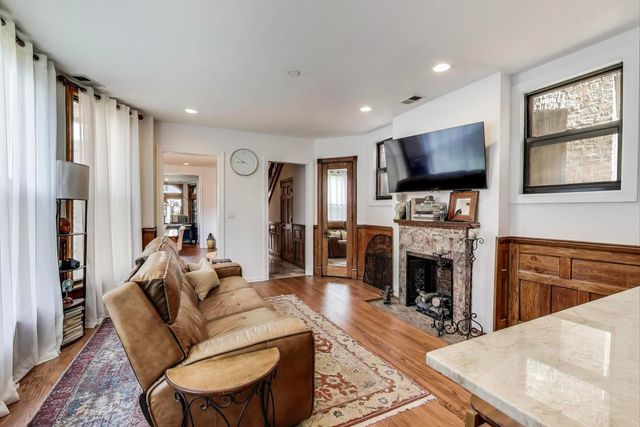 4553 S Ellis Avenue, Chicago, IL 60653