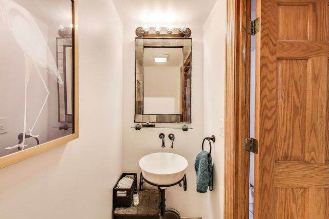 4553 S Ellis Avenue, Chicago, IL 60653