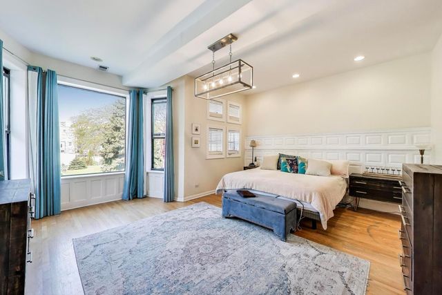 4553 S Ellis Avenue, Chicago, IL 60653