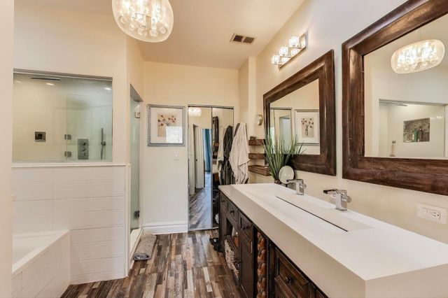 4553 S Ellis Avenue, Chicago, IL 60653