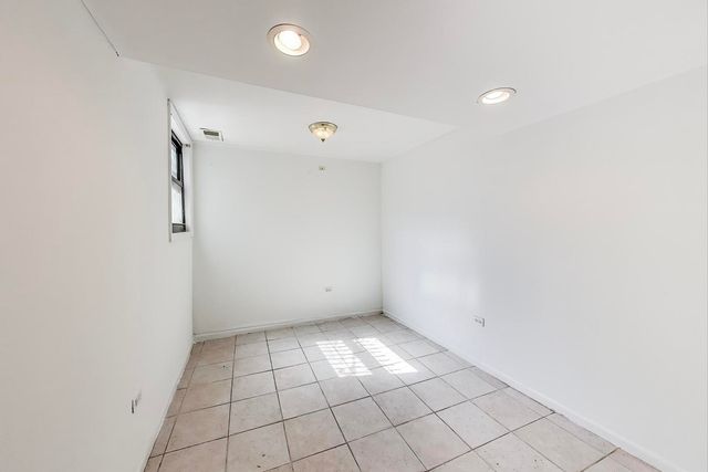 4553 S Ellis Avenue, Chicago, IL 60653