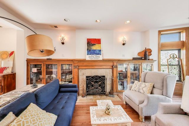 4553 S Ellis Avenue, Chicago, IL 60653