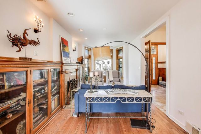 4553 S Ellis Avenue, Chicago, IL 60653