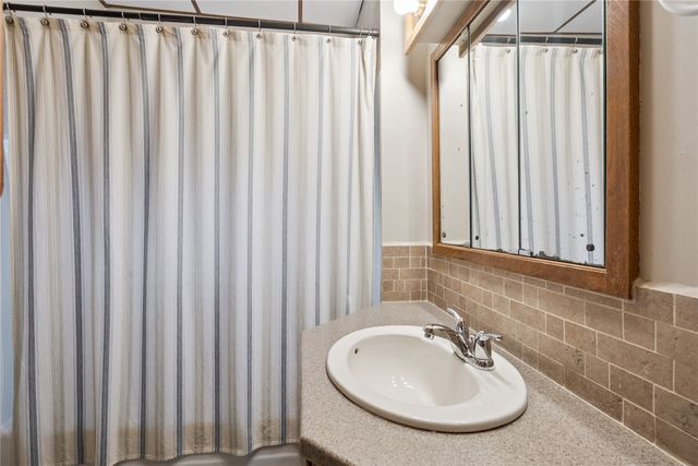 910 W Madison Street, Knoxville, IA 50138