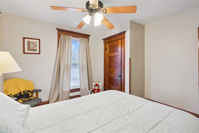 910 W Madison Street, Knoxville, IA 50138