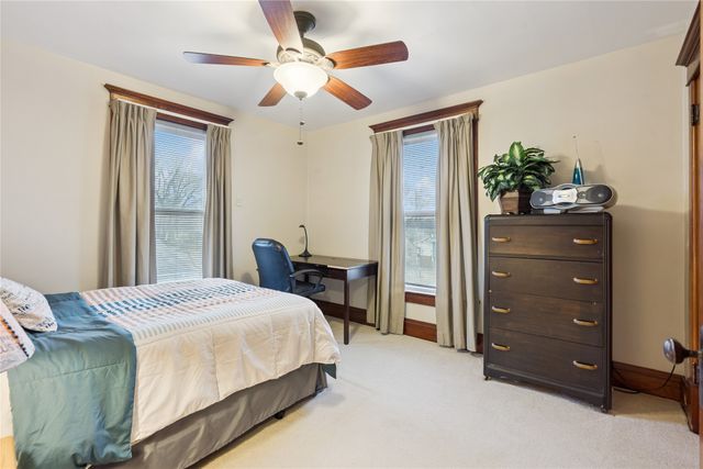 910 W Madison Street, Knoxville, IA 50138