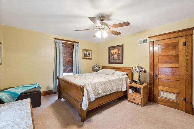 910 W Madison Street, Knoxville, IA 50138