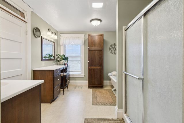 910 W Madison Street, Knoxville, IA 50138