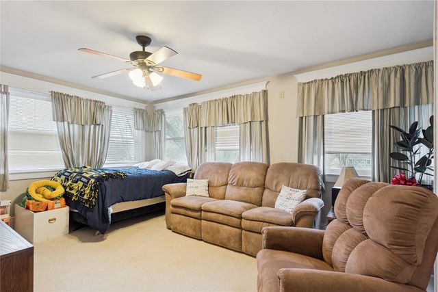 910 W Madison Street, Knoxville, IA 50138