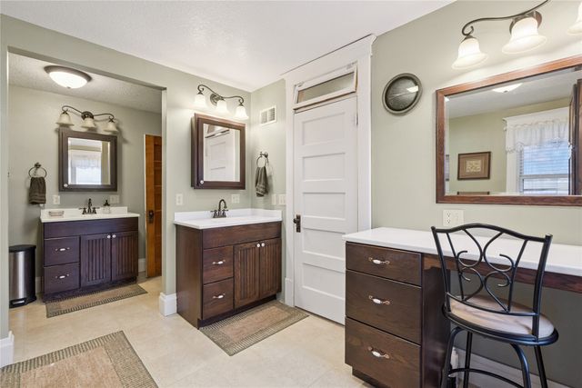 910 W Madison Street, Knoxville, IA 50138