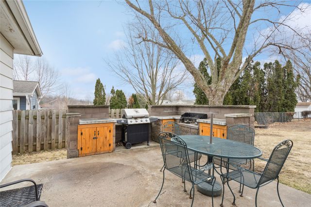 910 W Madison Street, Knoxville, IA 50138