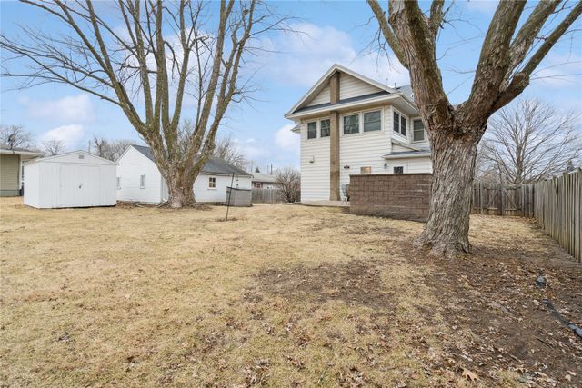 910 W Madison Street, Knoxville, IA 50138