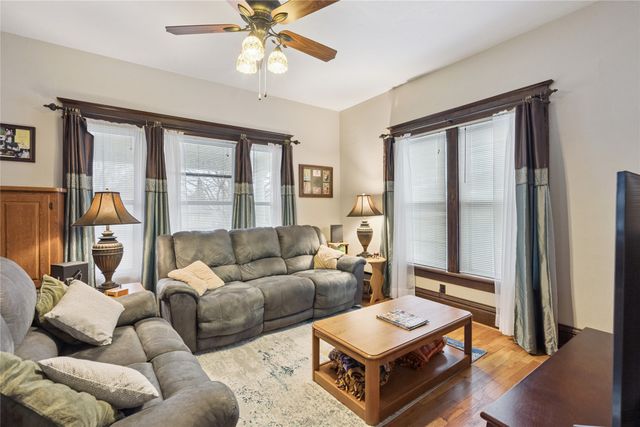 910 W Madison Street, Knoxville, IA 50138