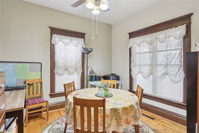 910 W Madison Street, Knoxville, IA 50138