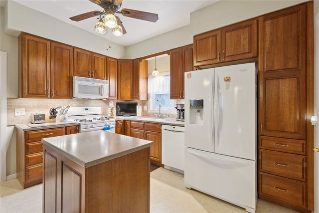 910 W Madison Street, Knoxville, IA 50138