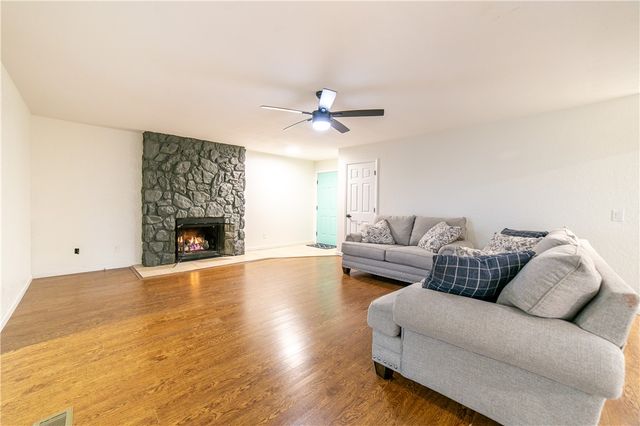 4 Estes Drive, Bella Vista, AR 72715