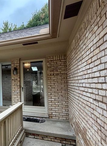 43076 W Kirkwood Drive, Clinton Township, MI 48038