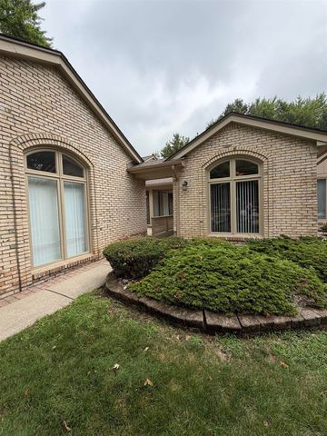 43076 W Kirkwood Drive, Clinton Township, MI 48038