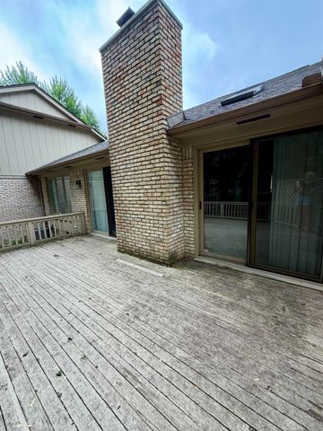 43076 W Kirkwood Drive, Clinton Township, MI 48038