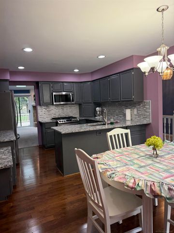 43076 W Kirkwood Drive, Clinton Township, MI 48038