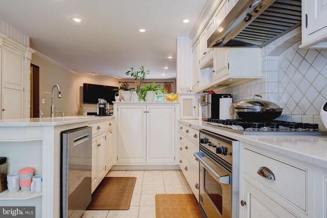 13 CAMPBELL WOODS WAY, Princeton, NJ 08540