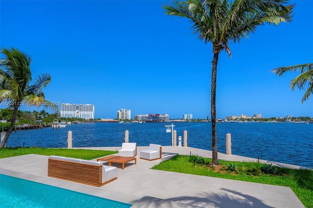 900 N Northlake Dr, Hollywood, FL 33019