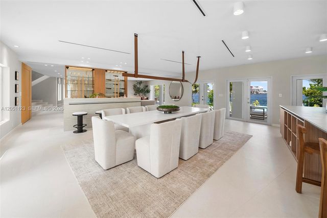 900 N Northlake Dr, Hollywood, FL 33019