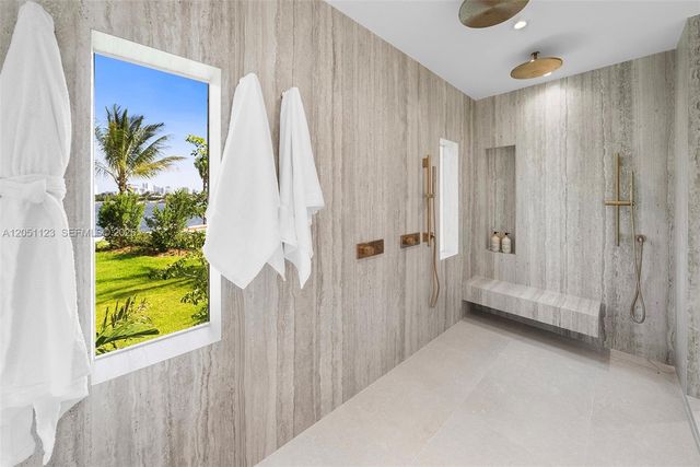 900 N Northlake Dr, Hollywood, FL 33019