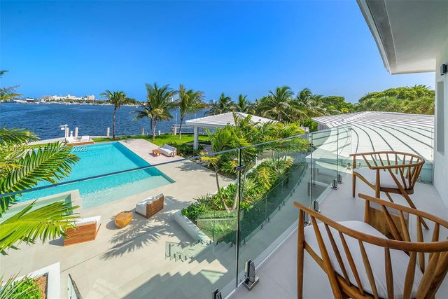 900 N Northlake Dr, Hollywood, FL 33019