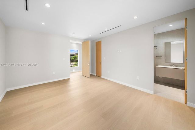 900 N Northlake Dr, Hollywood, FL 33019