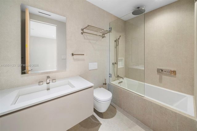 900 N Northlake Dr, Hollywood, FL 33019