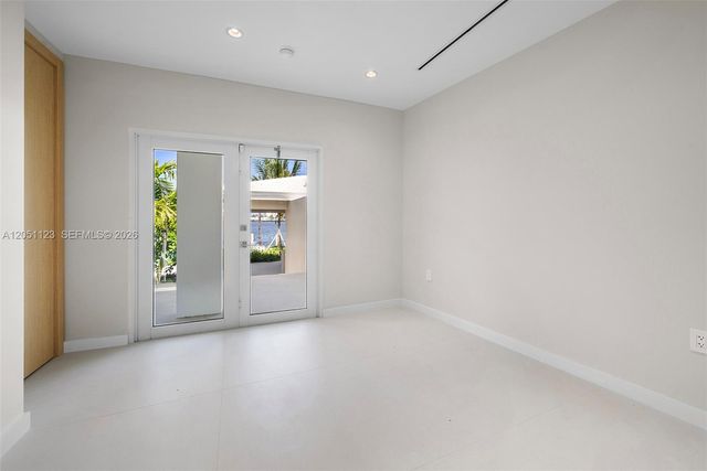 900 N Northlake Dr, Hollywood, FL 33019