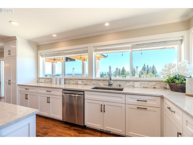 9700 Se CASTLE Ct, Damascus, OR 97089