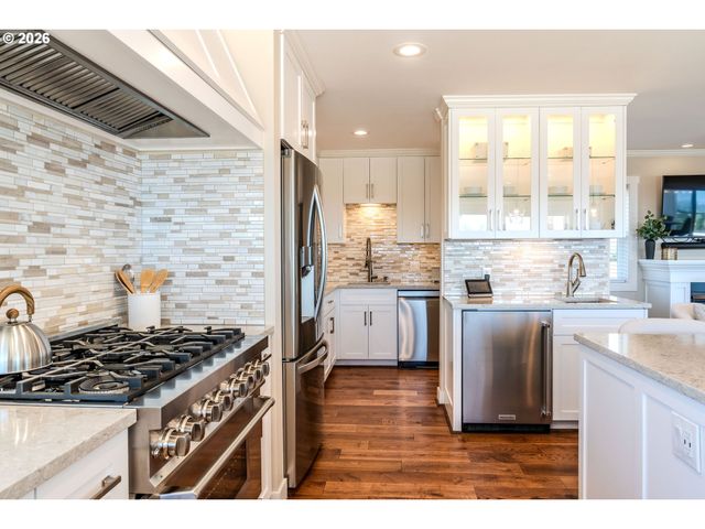 9700 Se CASTLE Ct, Damascus, OR 97089