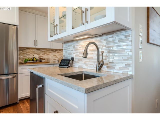 9700 Se CASTLE Ct, Damascus, OR 97089