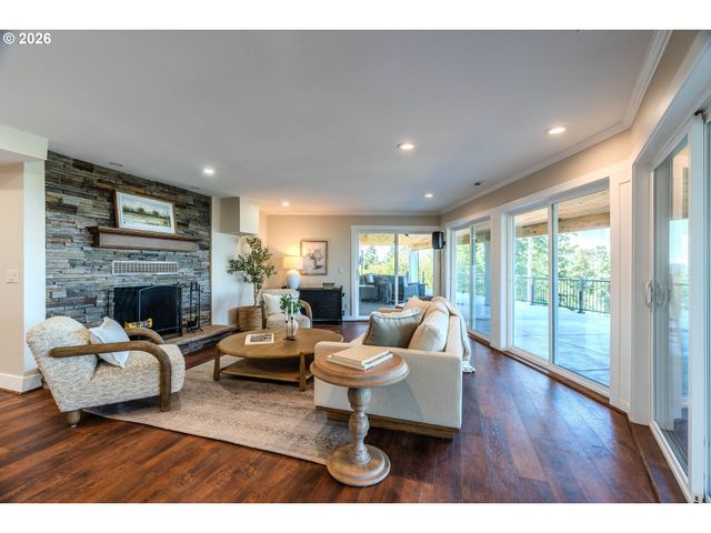 9700 Se CASTLE Ct, Damascus, OR 97089