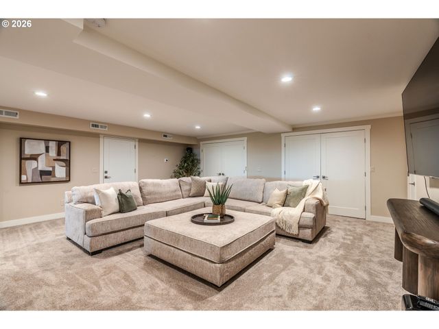 9700 Se CASTLE Ct, Damascus, OR 97089