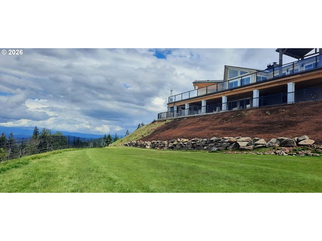 9700 Se CASTLE Ct, Damascus, OR 97089