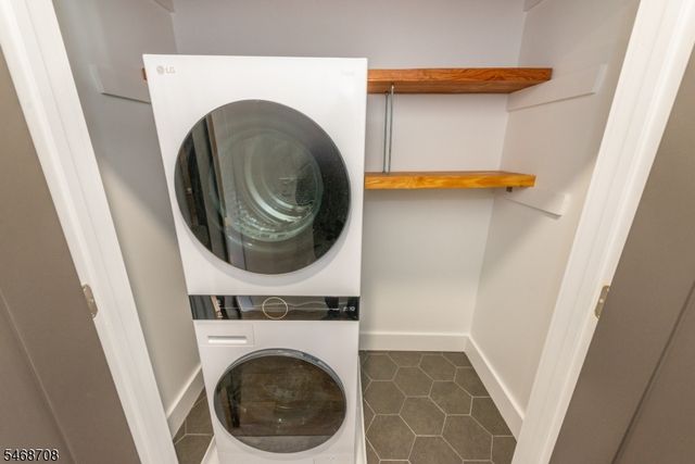 21 Lincoln Park 100, Newark City, NJ 07102