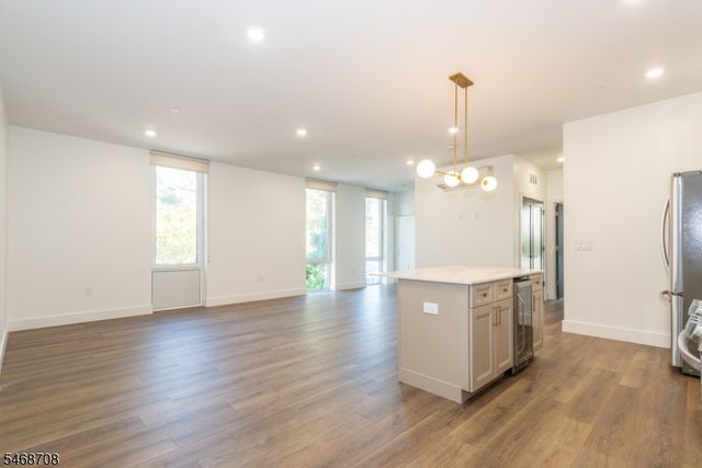 21 Lincoln Park 100, Newark City, NJ 07102