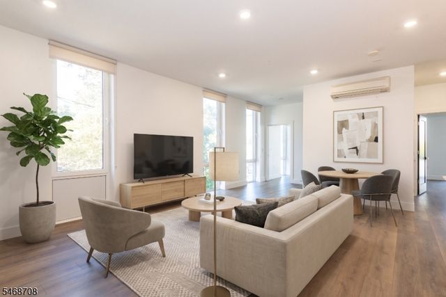 21 Lincoln Park 100, Newark City, NJ 07102