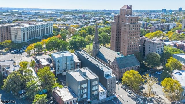 21 Lincoln Park 100, Newark City, NJ 07102