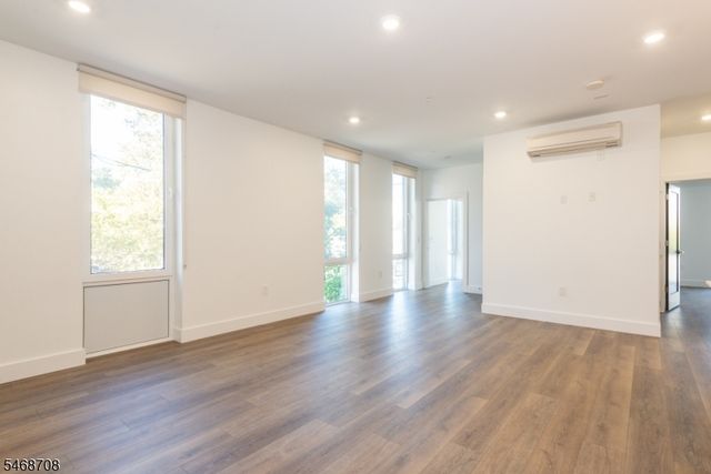 21 Lincoln Park 100, Newark City, NJ 07102