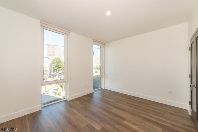 21 Lincoln Park 100, Newark City, NJ 07102
